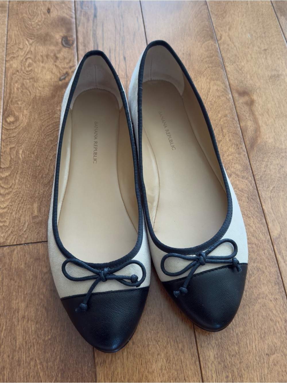 Banana Republic Suede Cap-Toe Ballet Flats – Cream/Black – Size 8